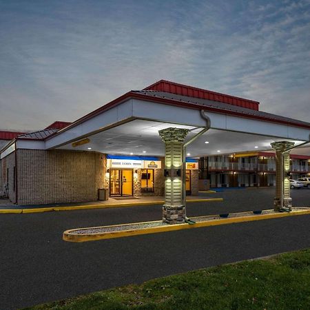 Super 8 by Wyndham Perrysburg-Toledo Hotel Eksteriør billede