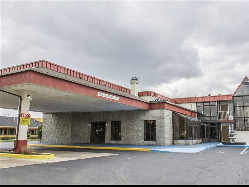 Super 8 by Wyndham Perrysburg-Toledo Hotel Eksteriør billede