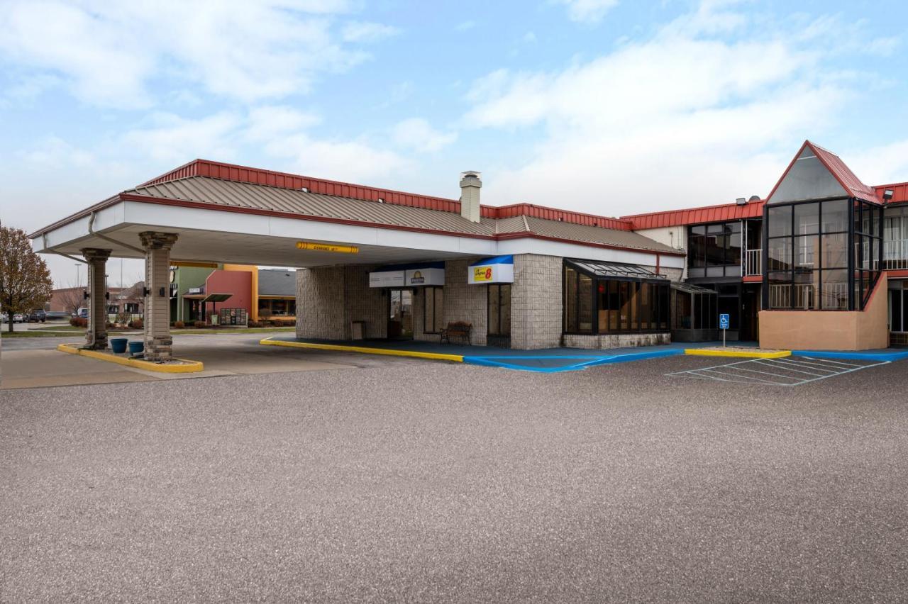 Super 8 by Wyndham Perrysburg-Toledo Hotel Eksteriør billede