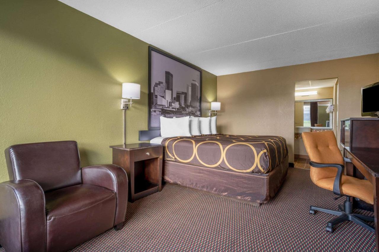 Super 8 by Wyndham Perrysburg-Toledo Hotel Eksteriør billede