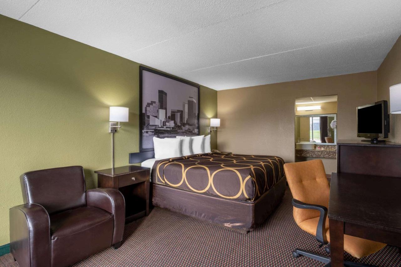 Super 8 by Wyndham Perrysburg-Toledo Hotel Eksteriør billede