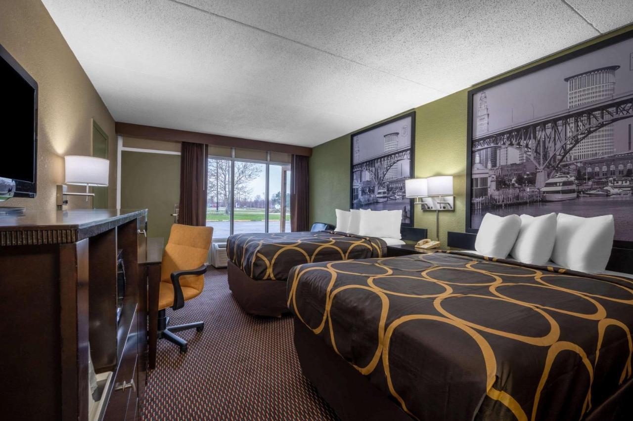 Super 8 by Wyndham Perrysburg-Toledo Hotel Eksteriør billede