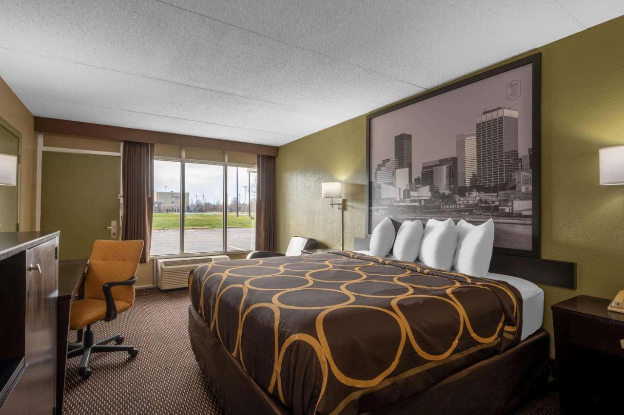 Super 8 by Wyndham Perrysburg-Toledo Hotel Eksteriør billede
