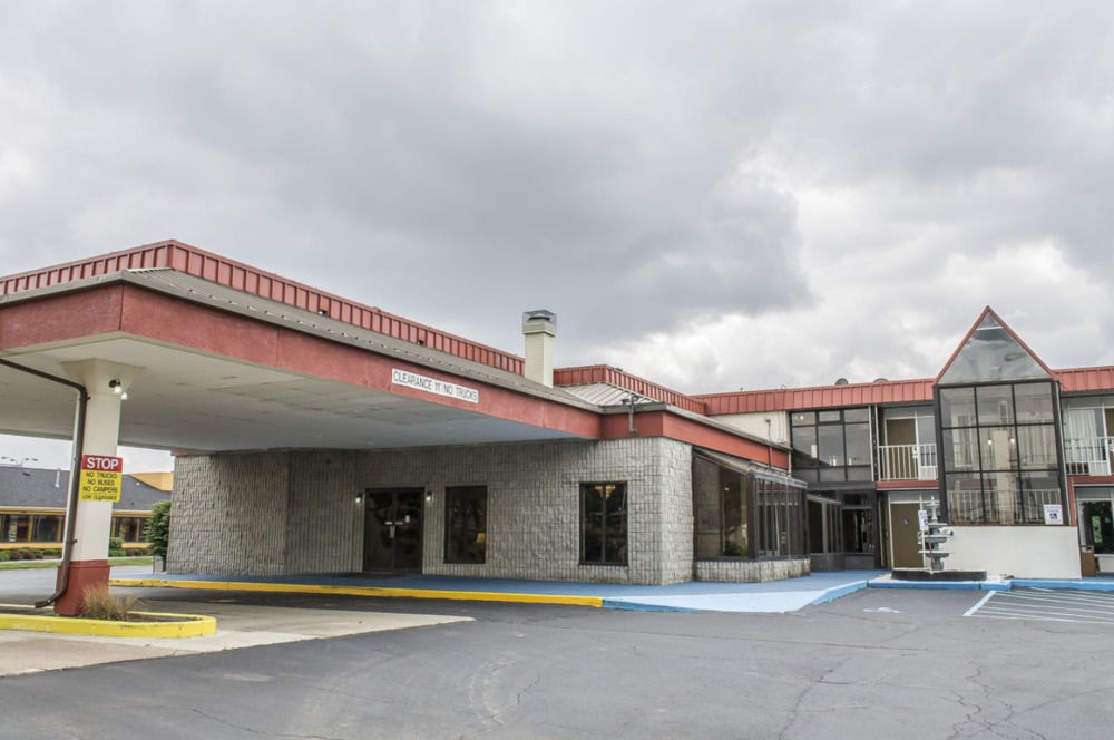 Super 8 by Wyndham Perrysburg-Toledo Hotel Eksteriør billede
