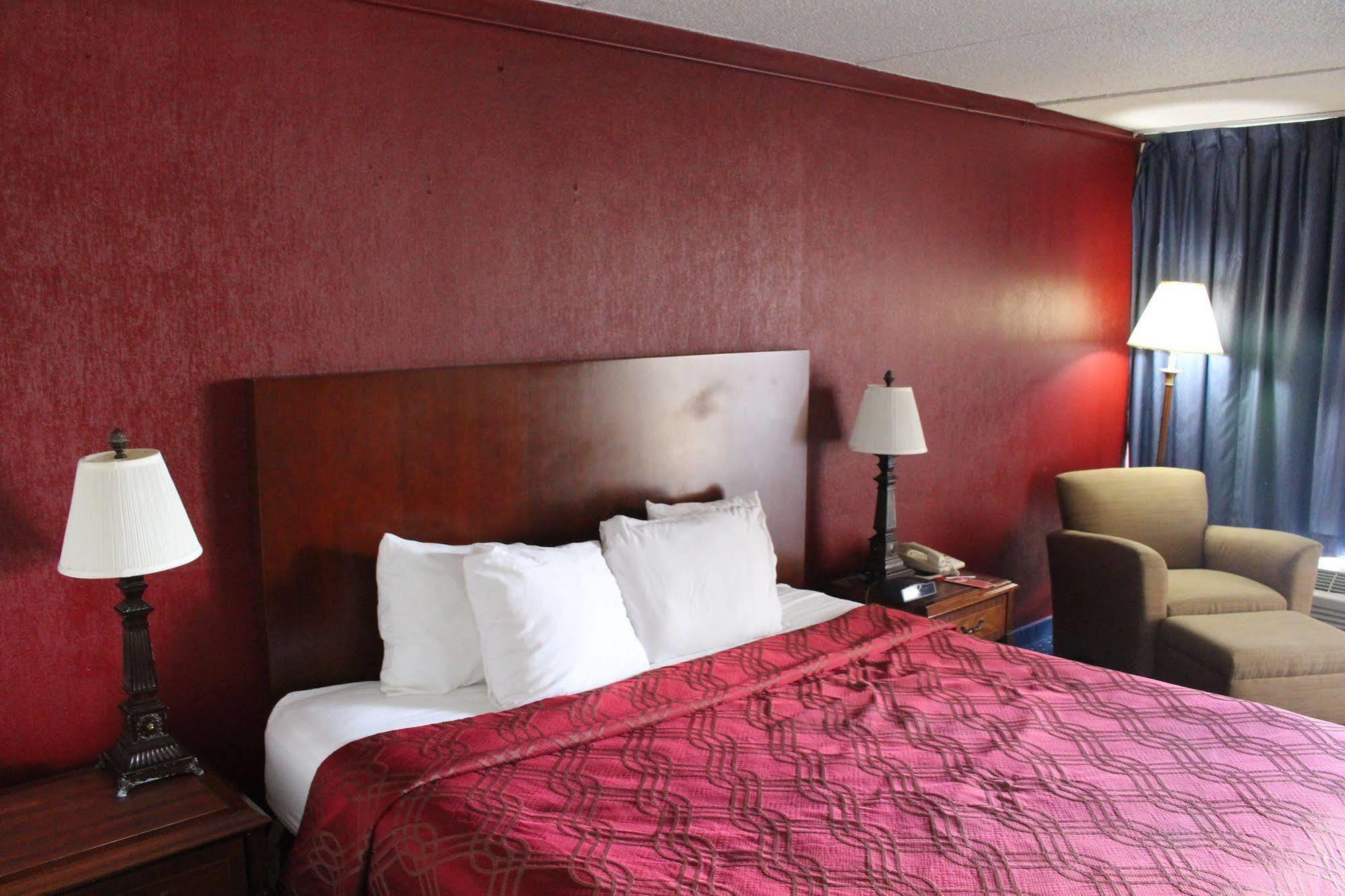 Super 8 by Wyndham Perrysburg-Toledo Hotel Eksteriør billede