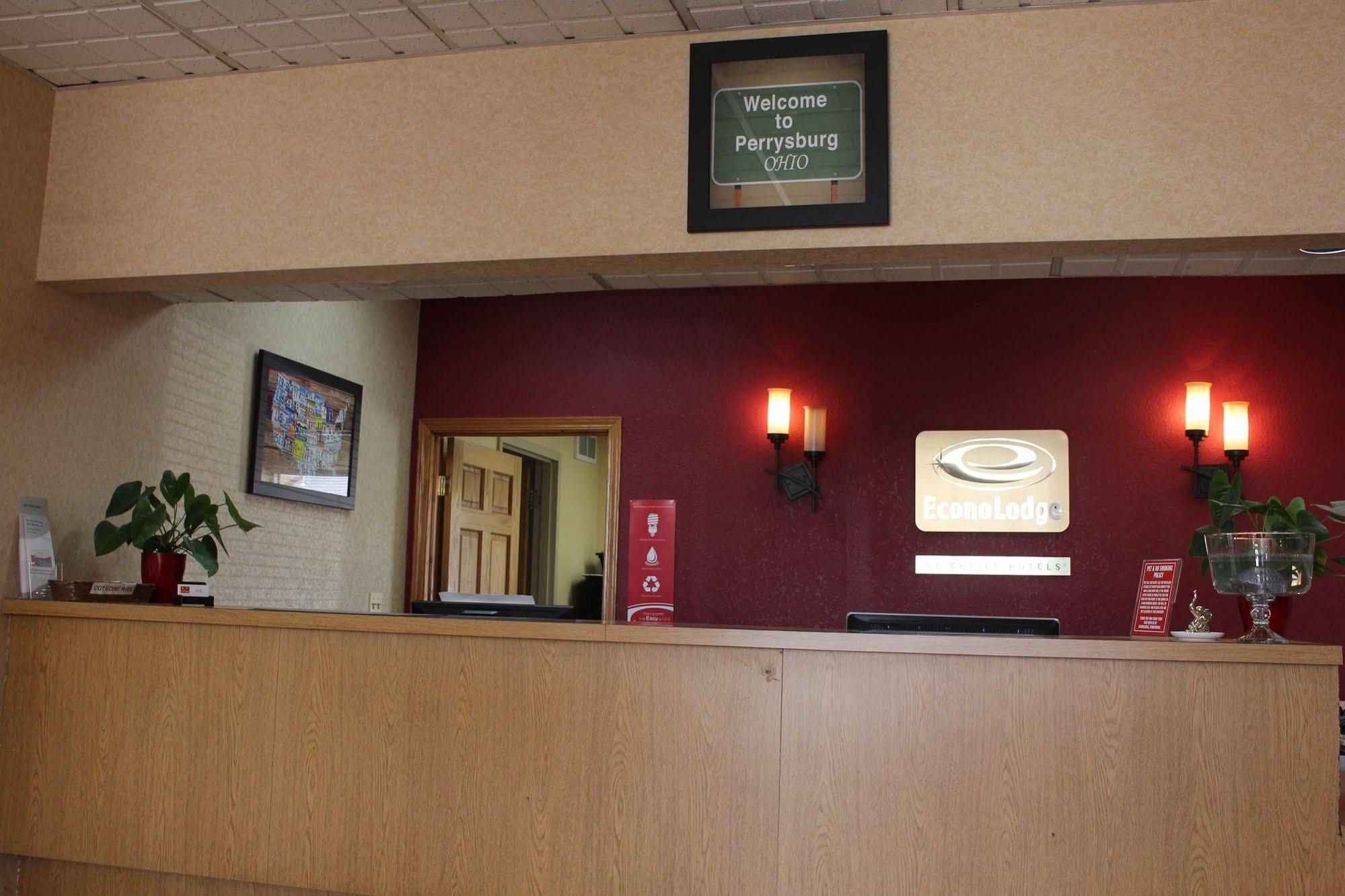 Super 8 by Wyndham Perrysburg-Toledo Hotel Eksteriør billede