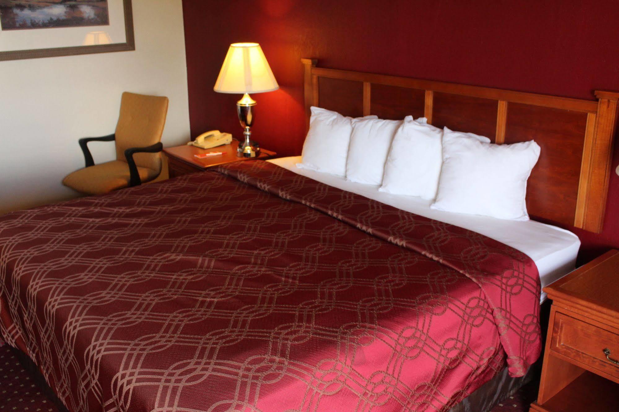 Super 8 by Wyndham Perrysburg-Toledo Hotel Eksteriør billede