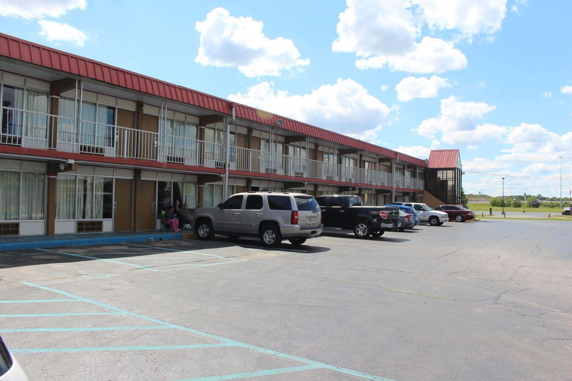 Super 8 by Wyndham Perrysburg-Toledo Hotel Eksteriør billede