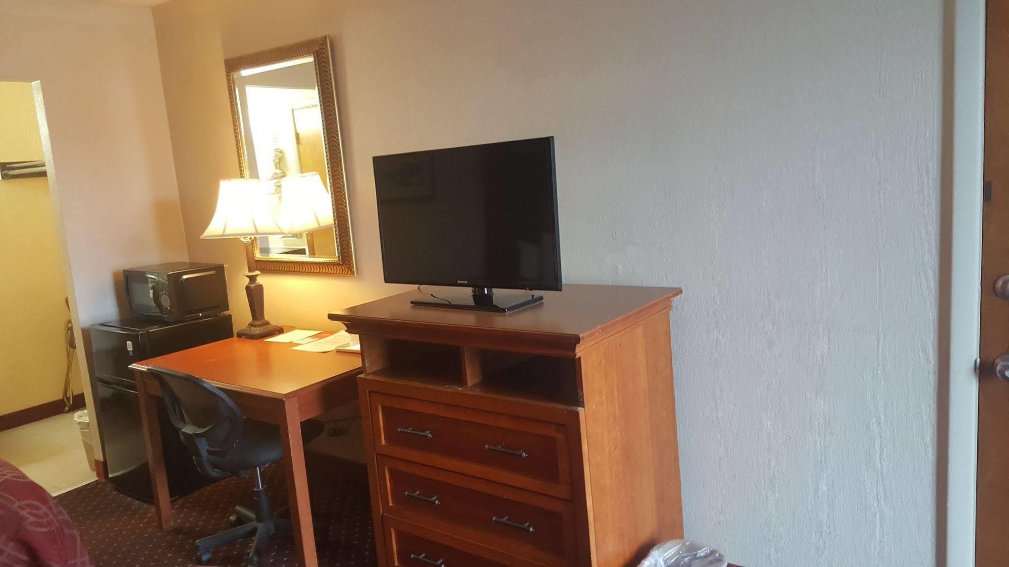 Super 8 by Wyndham Perrysburg-Toledo Hotel Eksteriør billede
