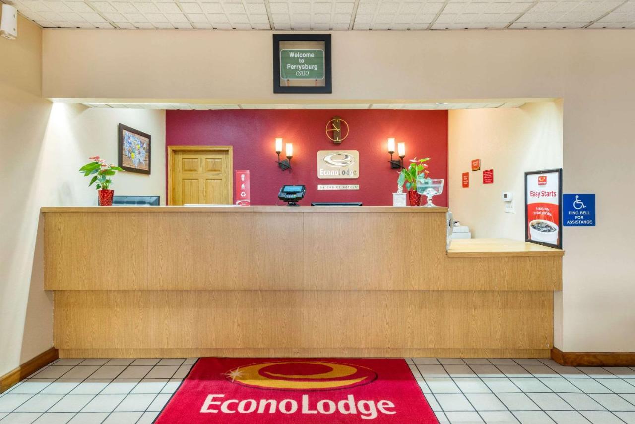 Super 8 by Wyndham Perrysburg-Toledo Hotel Eksteriør billede