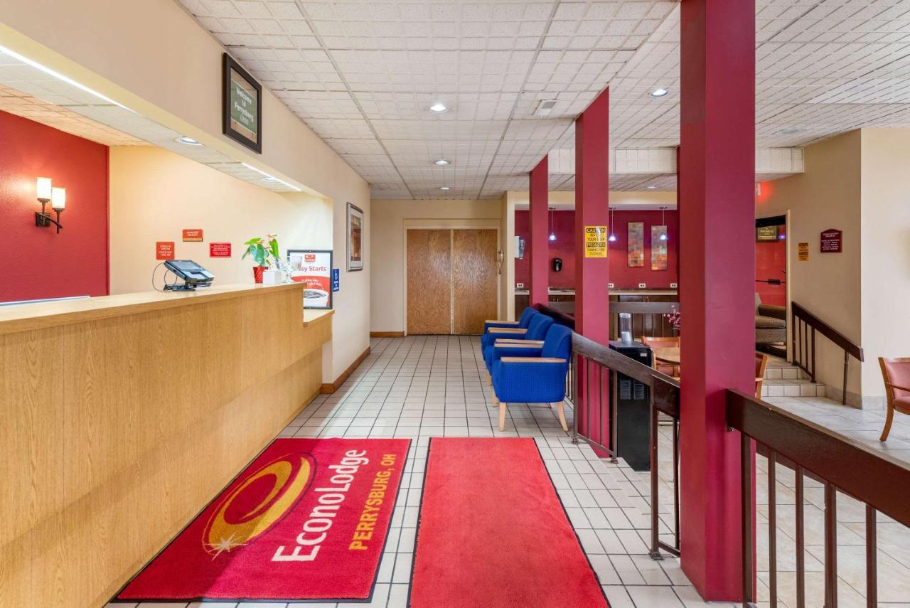 Super 8 by Wyndham Perrysburg-Toledo Hotel Eksteriør billede