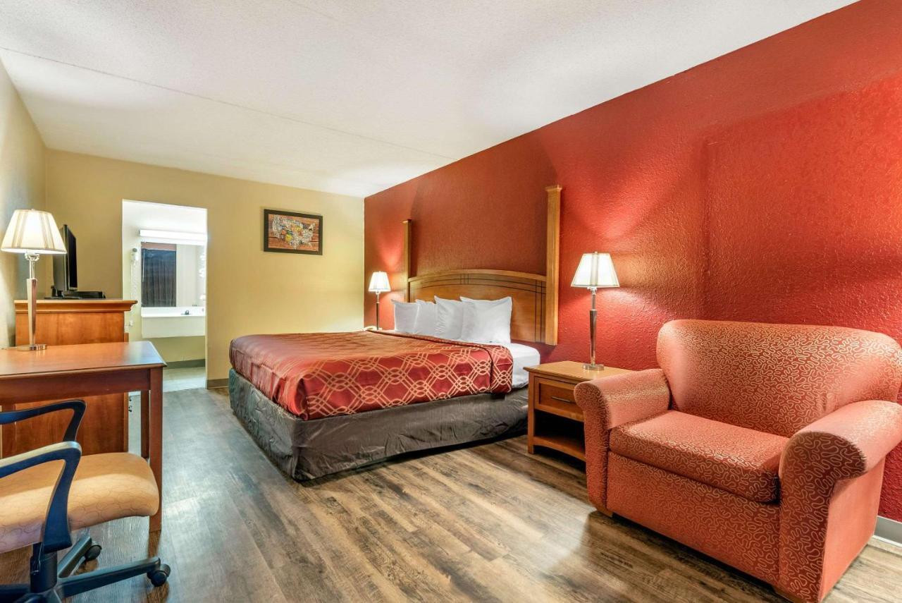 Super 8 by Wyndham Perrysburg-Toledo Hotel Eksteriør billede